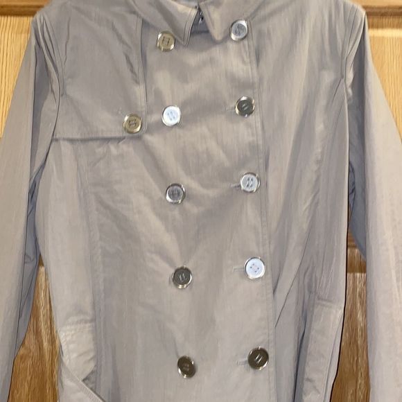 Classic Beige Trench Coat - Picture 9 of 12